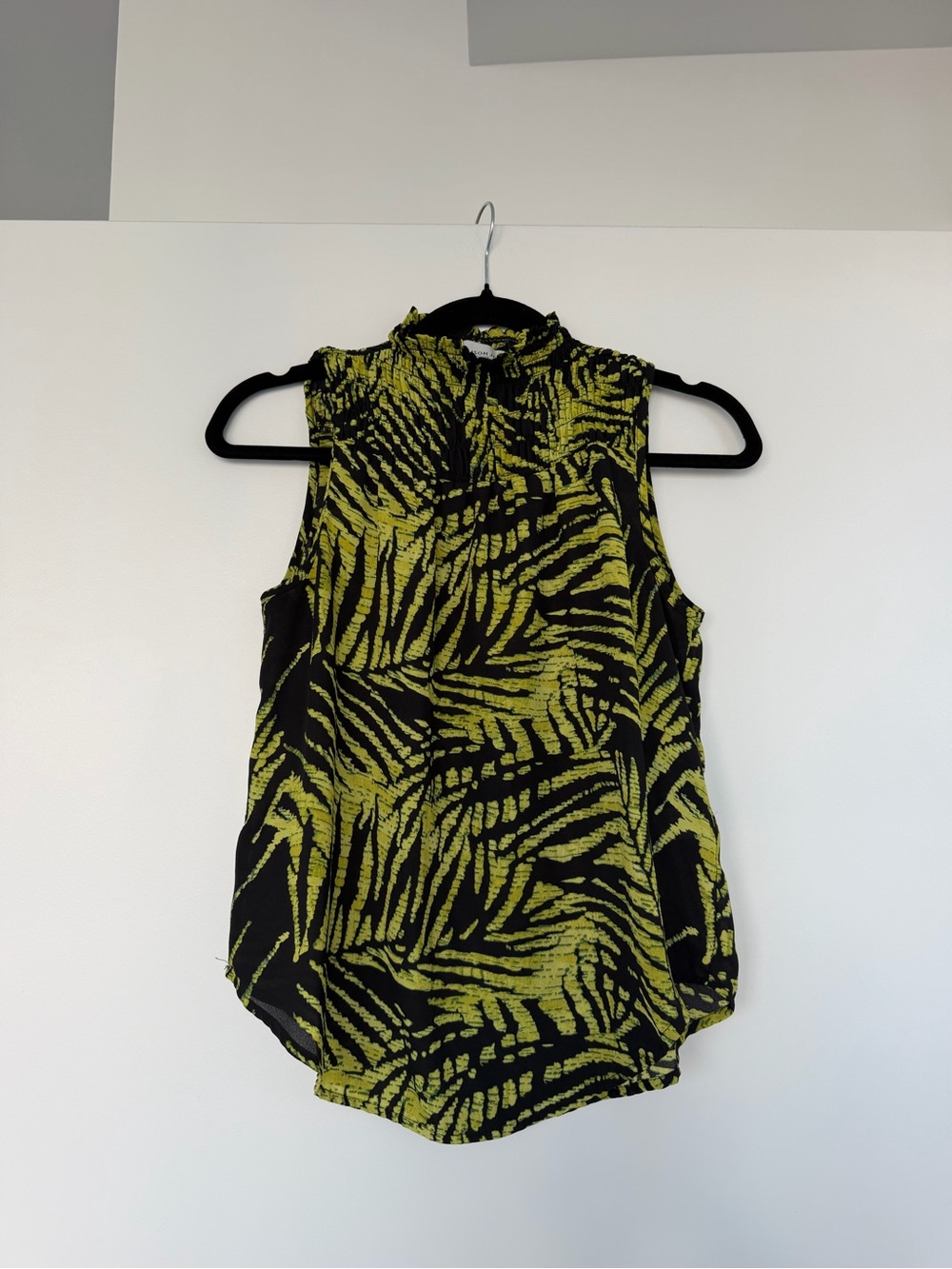 EVEREVE Sleeveless Mock Neck Palm Printed Top